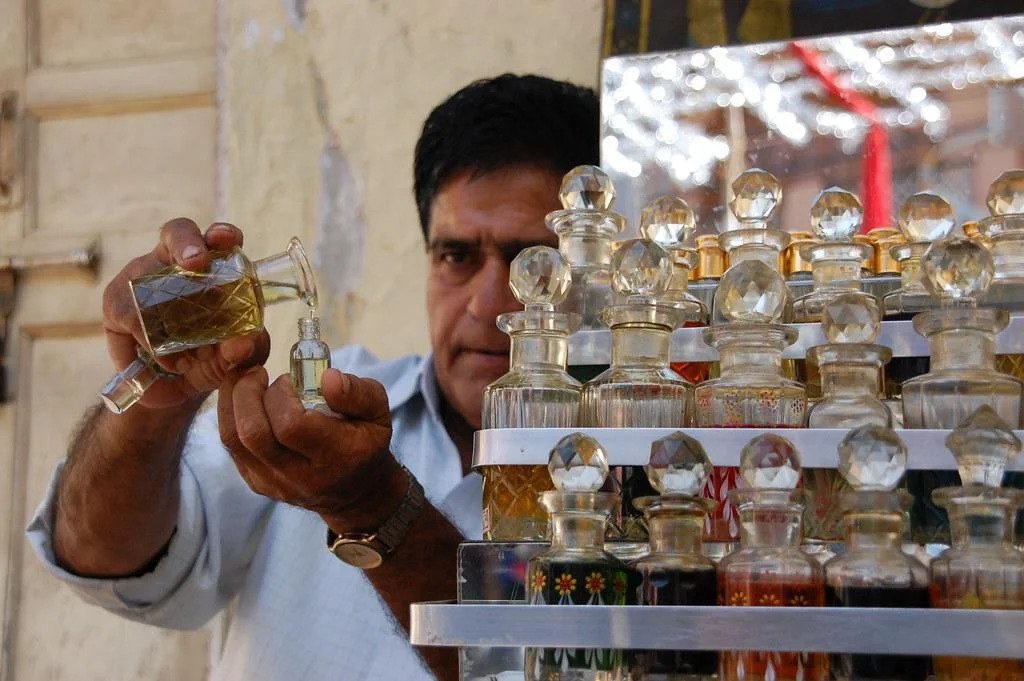 THE HISTORY OF MALE PERFUMES