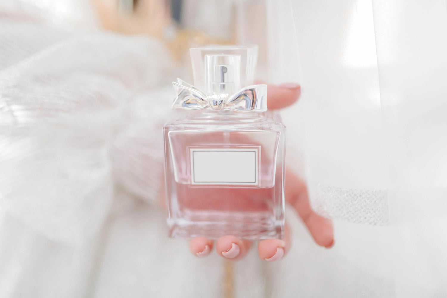 HOW TO BUY PERFUMES ONLINE | THE ULTIMATE GUIDE FOR ONLINE PERFUME SHOPPING