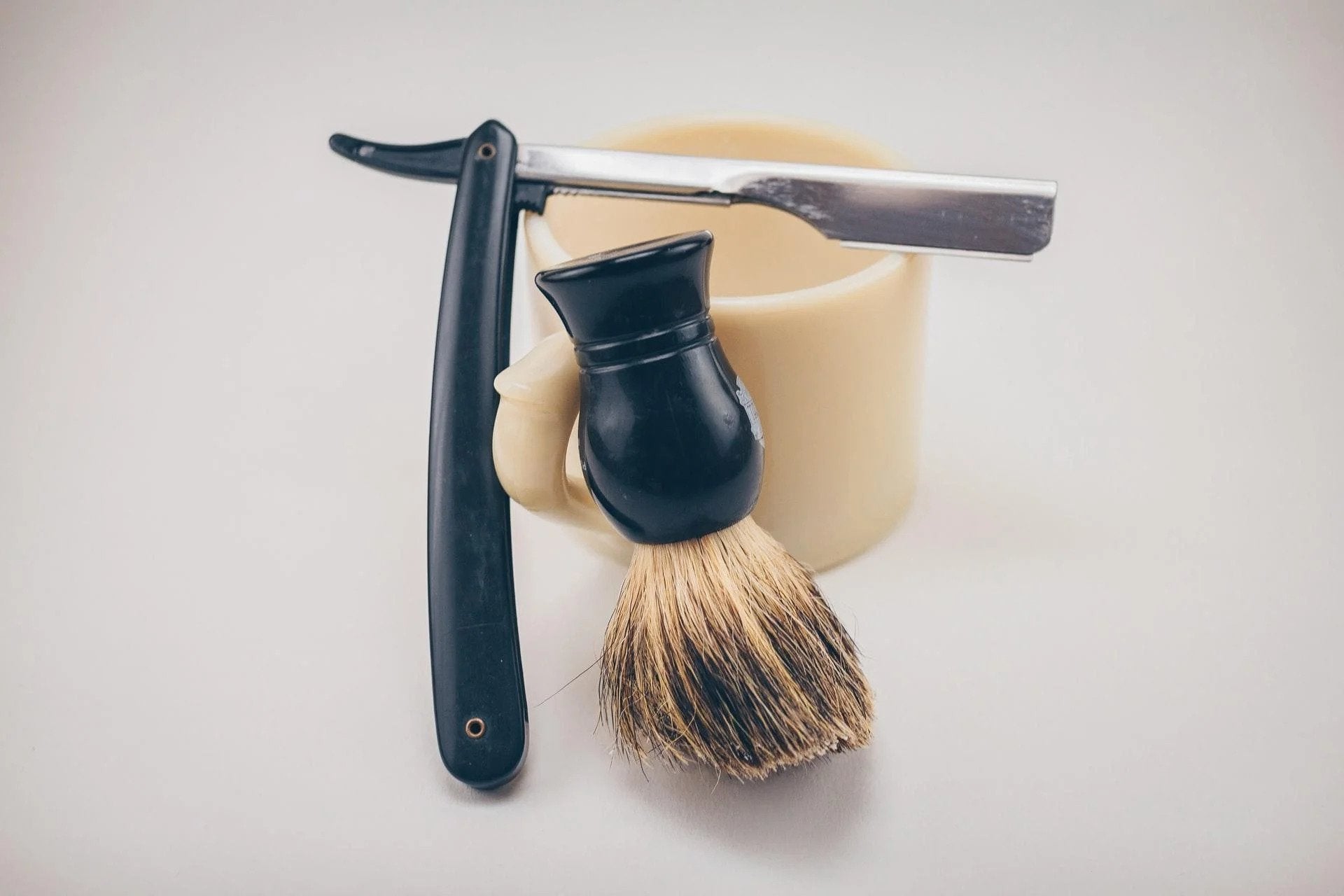 HOW TO USE A SHAVING BRUSH IN GROOMING ROUTINE