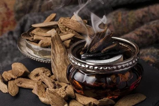 OUD (OUDH) PERFUME: WHAT IS IT? WHAT MAKES IT SO EXPENSIVE?
