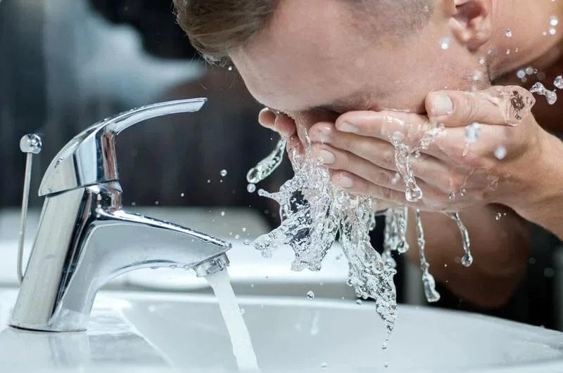 SKINCARE FOR MEN- THE IMPORTANCE OF USING AFTERSHAVE